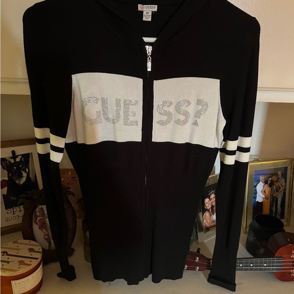 Size small guess sweater